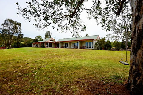 Rothbury Escape - Accommodation QLD 0