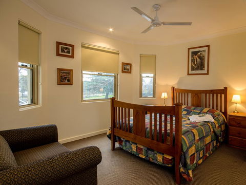 Royal Hotel - Accommodation QLD 1