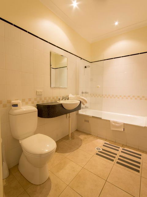 Royal Hotel - Accommodation QLD 3