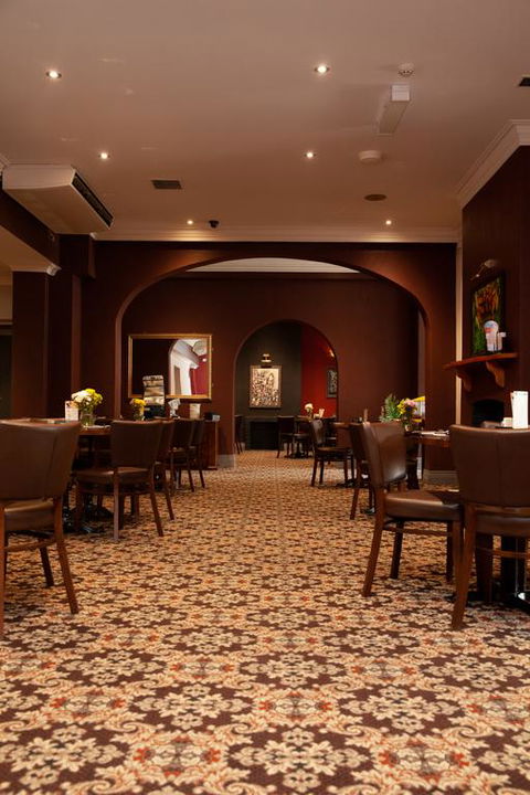 Royal Hotel Singleton - Accommodation QLD 3