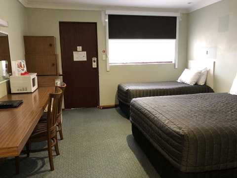 Roydons Motor Inn - Accommodation QLD 2
