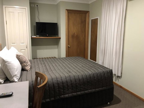 Roydons Motor Inn - Accommodation QLD 3