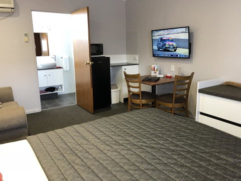 Roydons Motor Inn - Accommodation QLD 1
