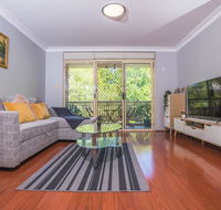 Rustic Hardwood 2 Bedroom Apartment in Randwick - Accommodation QLD