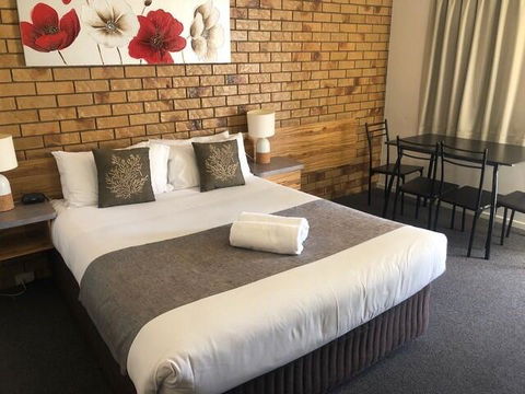 Ruthven Street Motor Inn - Accommodation QLD 3
