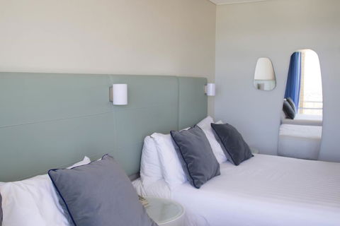 Rydges Gladstone - Accommodation QLD 1