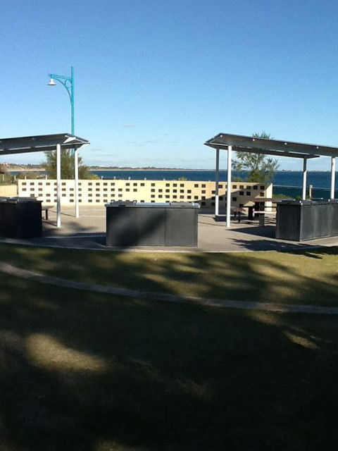 Safety Bay Guest House - Accommodation QLD 3