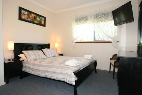 Safety Bay Guest House - Accommodation QLD 1