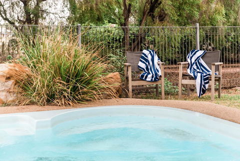 Saltbush Retreat - Accommodation QLD 1