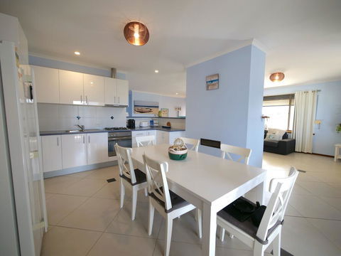 Salty Air Apartments Kingscote Kangaroo Island - Accommodation QLD 3