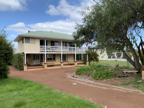 Salty Dayz - Accommodation QLD 0