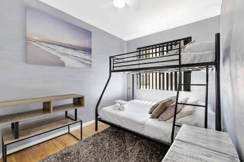 Sandhurst 5 - Accommodation QLD 2