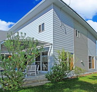 Sandlewood Breeze - spacious entertainer - Accommodation QLD