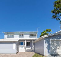 Sandpiper Beach Front House - Accommodation QLD