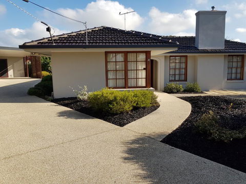 Sandy Bottoms - Accommodation QLD 0