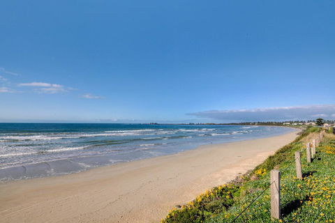 Sandy Cove - Accommodation QLD 3