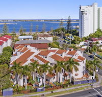 Santa Fe by the Broadwater - Accommodation QLD