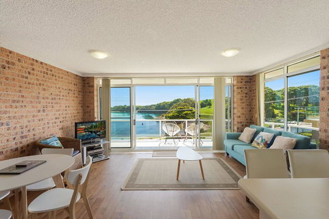 Sapphire Waters Unit 2 - Accommodation QLD 1