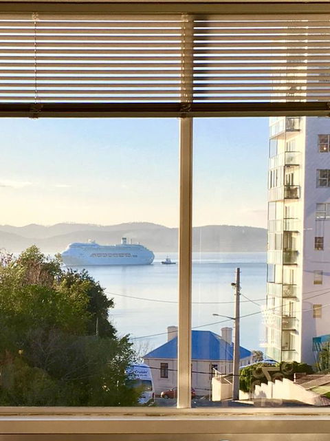 Scarlett's By Salamanca - Accommodation QLD 3