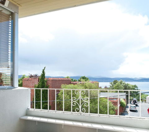 Scarlett's By Salamanca - Accommodation QLD 0