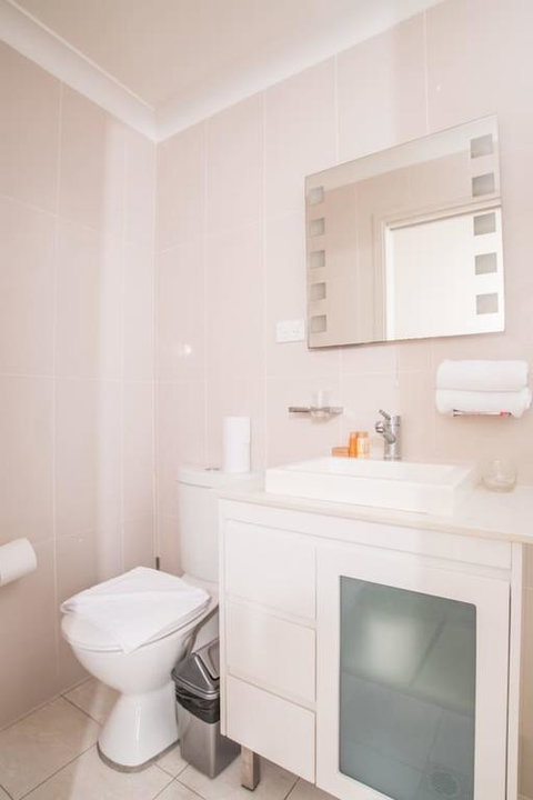 Scenic Illawong Riverside Getaway 1bed1bath Unit - Accommodation QLD 3