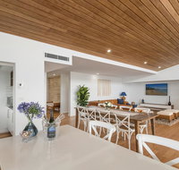 Sea la Vie 2 Luxury Apartment in Coffs Harbour Jetty with pool views and walking distance to the beach - Accommodation QLD