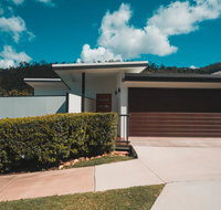 Sea La Vie ON SEAVIEW NETFLIX POOL WIFI - Accommodation QLD