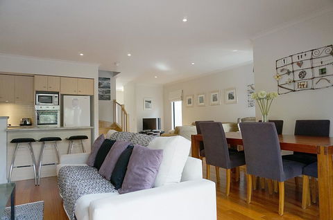 Sea Pup - Accommodation QLD 0