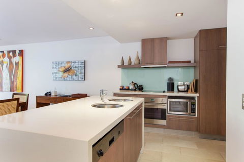 Sea Temple Penthouse 407 - Accommodation QLD 3