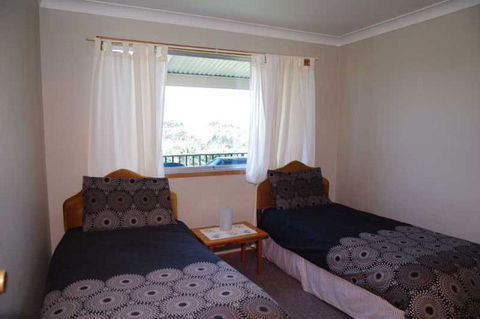 Sea View, 3 Hodgson Street - Accommodation QLD 2