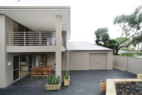 Seal 4 Bedroom House By Shoalwater Executive Homes - Accommodation QLD 1