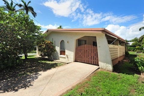 Seascape Holidays - 53 Reef Street - Accommodation QLD 0