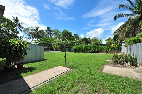 Seascape Holidays - 53 Reef Street - Accommodation QLD 3