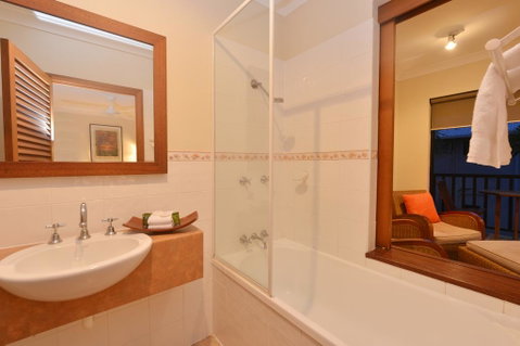 Seascape Holidays - Hibiscus - Accommodation QLD 3