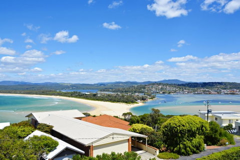 Seascape On Hill Street - Accommodation QLD 1