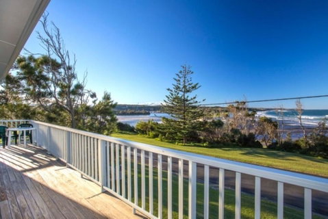 Seaside Beach House 25 Seaside Pde - Accommodation QLD 0