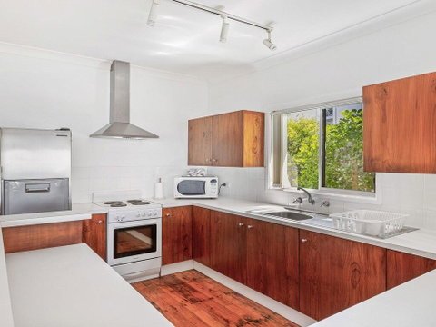 Seaspray On Culburra - Dolphin And Whale Watching - Accommodation QLD 2