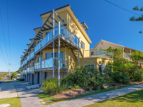 Seaspray Unit 7 Straight Across The Road From Main Beach Yamba - Accommodation QLD 3