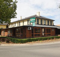 Seaton Arms Motor Inn - Accommodation QLD