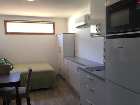 Self Contained Cabin - Accommodation QLD 3