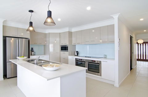 Sentosa On Tugun - Beachfront 5 Bedroom - Accommodation QLD 2