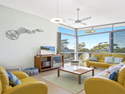 Serene - Spacious Air Conditioned Accommodation - Accommodation QLD 0