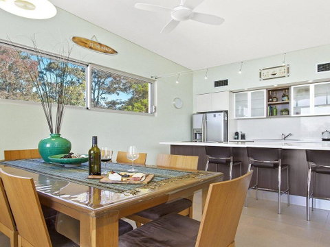 Serene - Spacious Air Conditioned Accommodation - Accommodation QLD 1