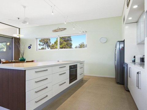 Serene - Spacious Air Conditioned Accommodation - Accommodation QLD 2