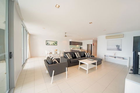 Serenity Shores - Accommodation QLD 3