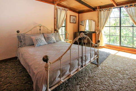Shady Creek Eco Cabin, Peaceful Country Getaway - Accommodation QLD 0