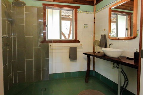 Shady Creek Eco Cabin, Peaceful Country Getaway - Accommodation QLD 3