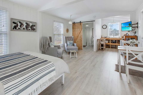 Shearers Cottage - Pet Friendly Holiday Accommodation - Accommodation QLD 3