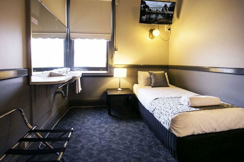 Shenanigans At The Imperial - Accommodation QLD 1