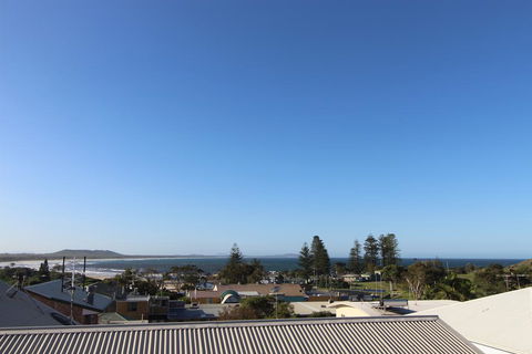 Shiloh Holiday House, 14 East Street - Accommodation QLD 0